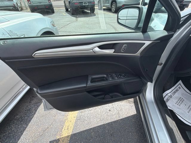Used 2020 Ford Fusion SE FWD image 13