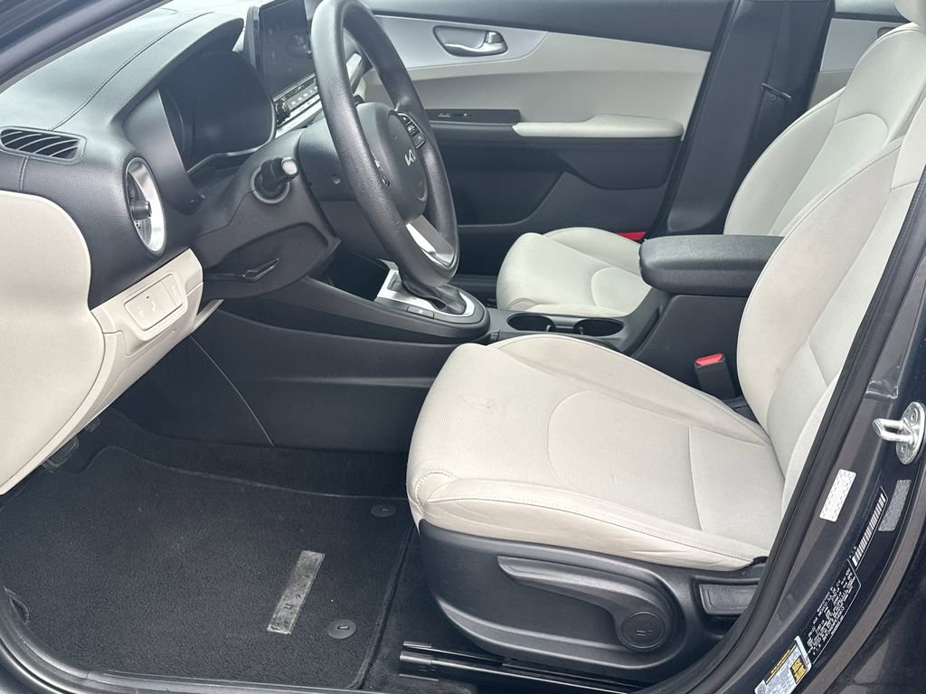 Used 2023 Kia Forte LXS w/ LXS Technology Package image 9
