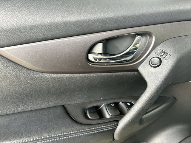Used 2016 Nissan Rogue S AWD/4WD image 21