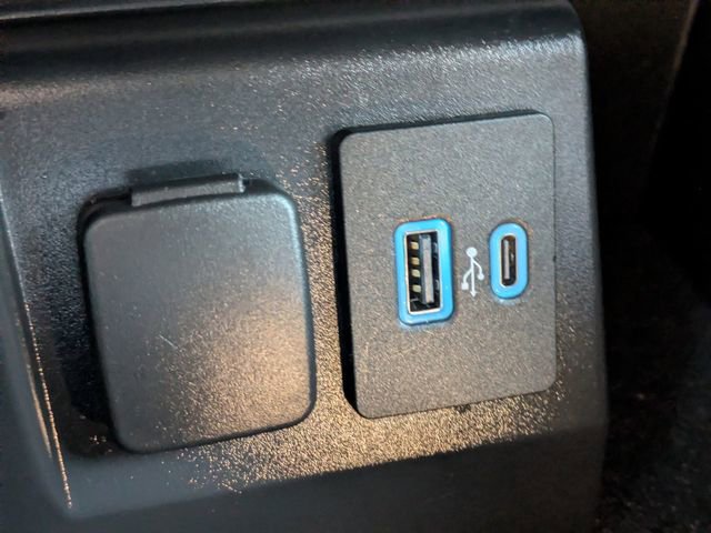 Used 2022 Ford Explorer XLT image 19