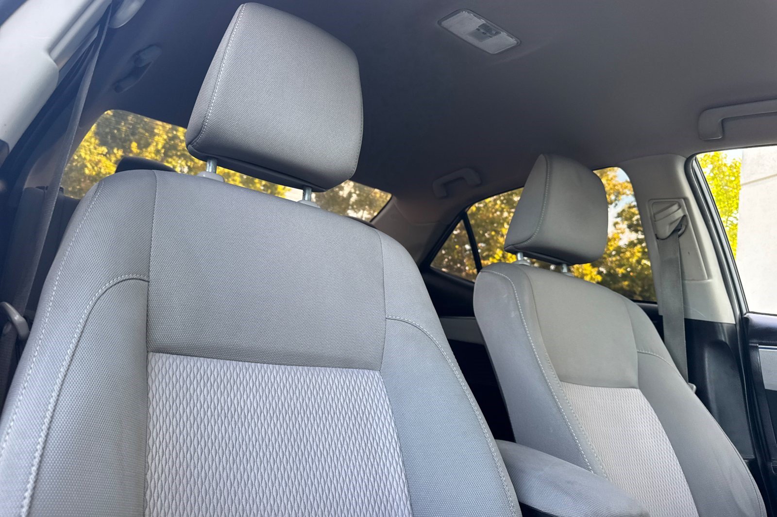 Used 2015 Toyota Corolla LE FWD image 23