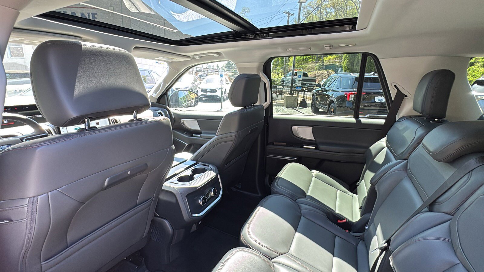 Used 2025 Ford Expedition Active AWD/4WD image 29