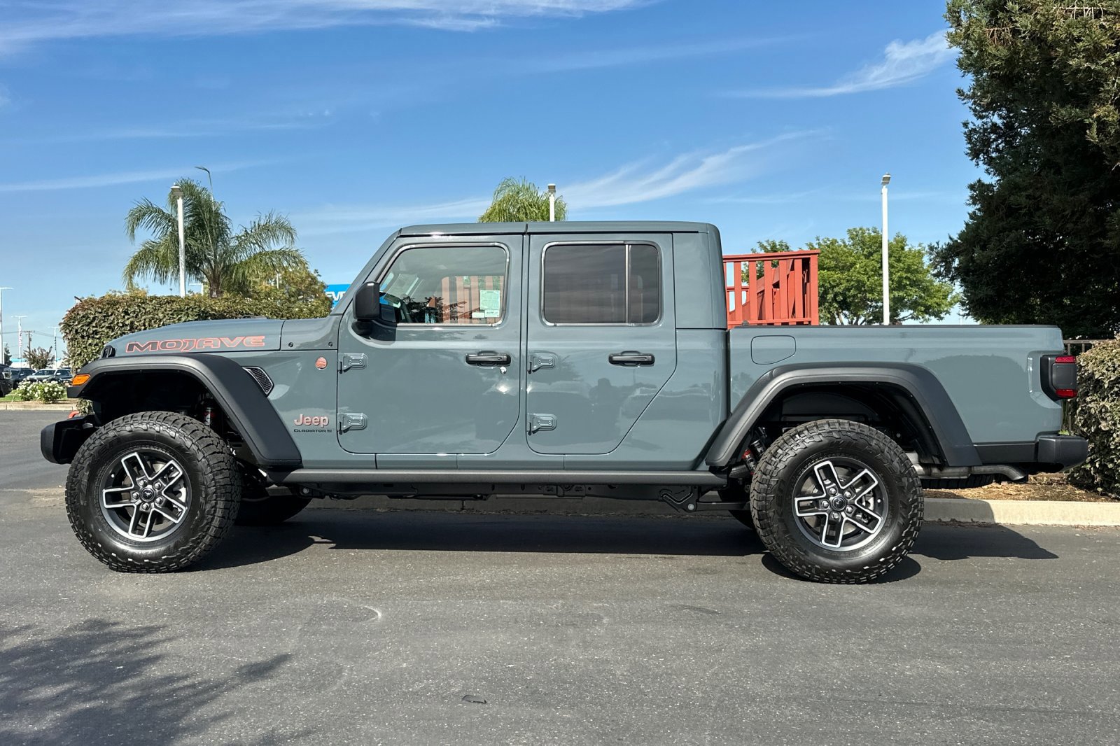 New 2025 Jeep Gladiator Mojave w/ Convenience Group image 7