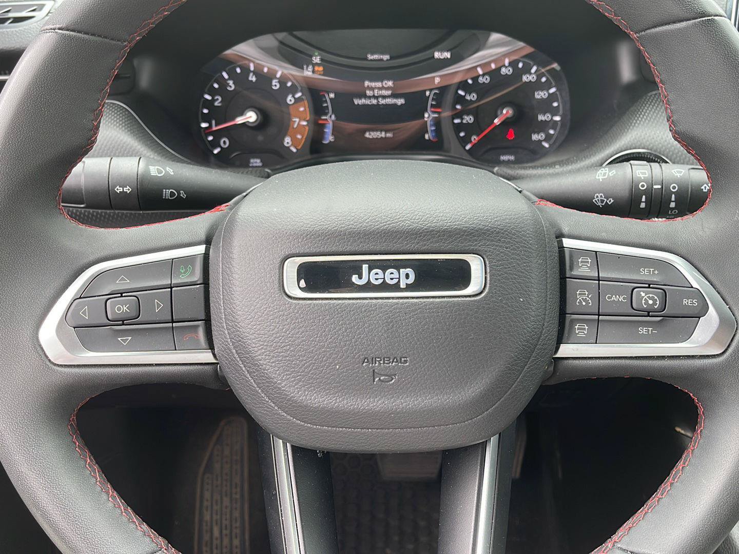 Used 2025 Jeep Compass Trailhawk AWD/4WD image 14
