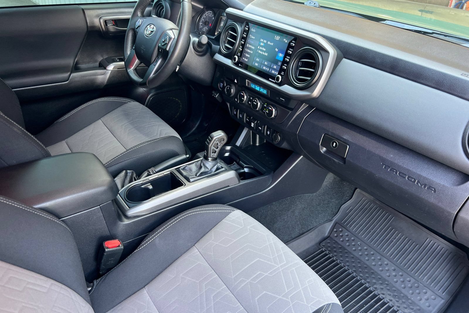 Used 2022 Toyota Tacoma TRD Off-Road w/ Technology Package AWD/4WD image 12