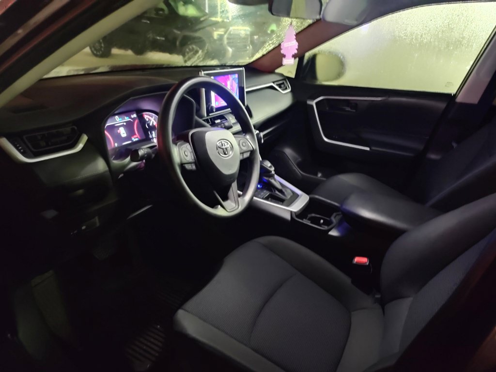 Used 2024 Toyota RAV4 LE FWD image 7