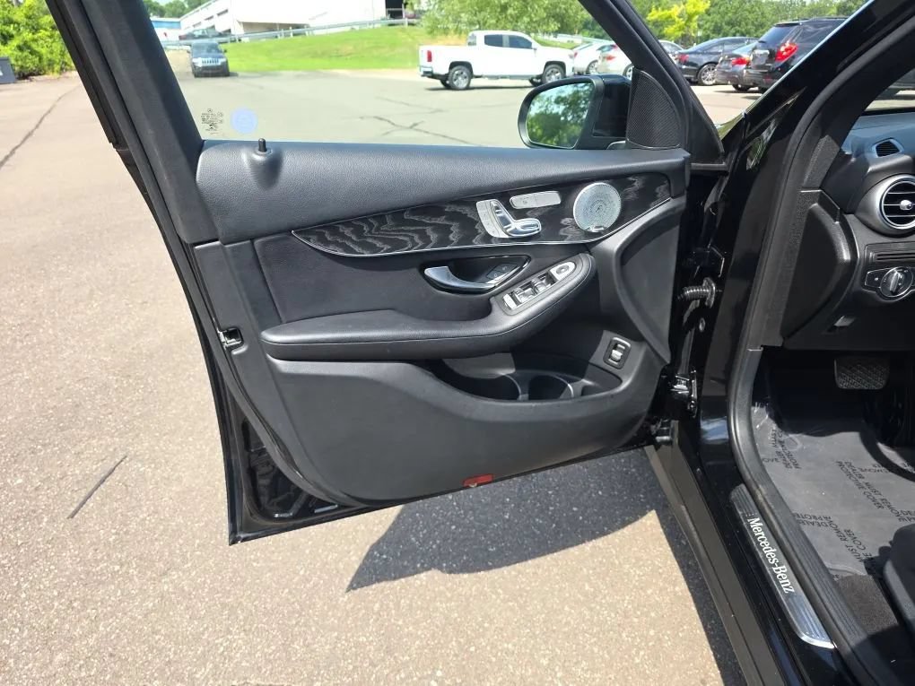 Used 2017 Mercedes-Benz GLC 300 4MATIC image 46