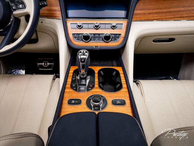 Used 2024 Bentley Bentayga AWD/4WD image 33