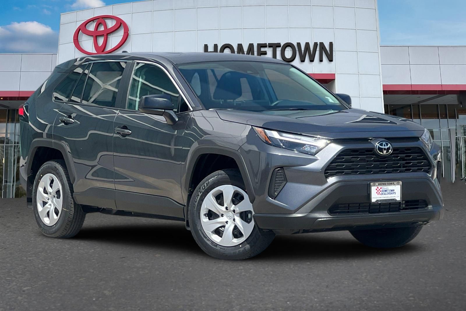 Used 2025 Toyota RAV4 LE AWD/4WD image 2