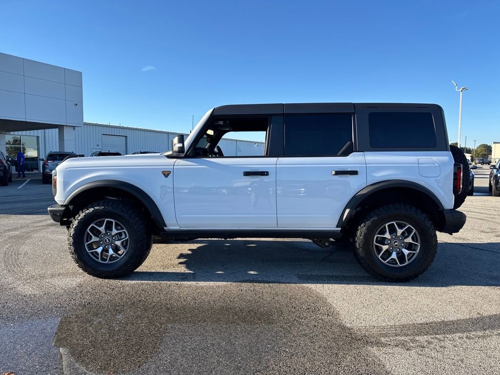 Used 2025 Ford Bronco Badlands image 2