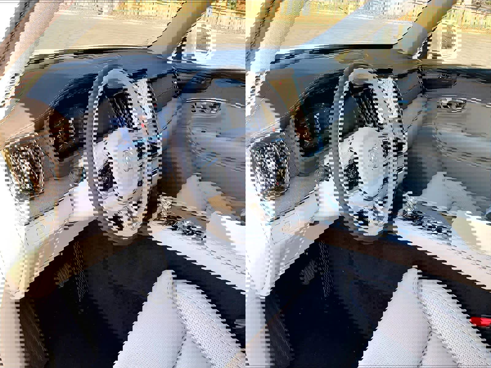 New 2026 Volvo XC90 B6 Ultra w/ Protection Package image 8