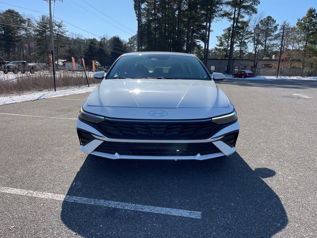 Used 2024 Hyundai Elantra SEL image 3