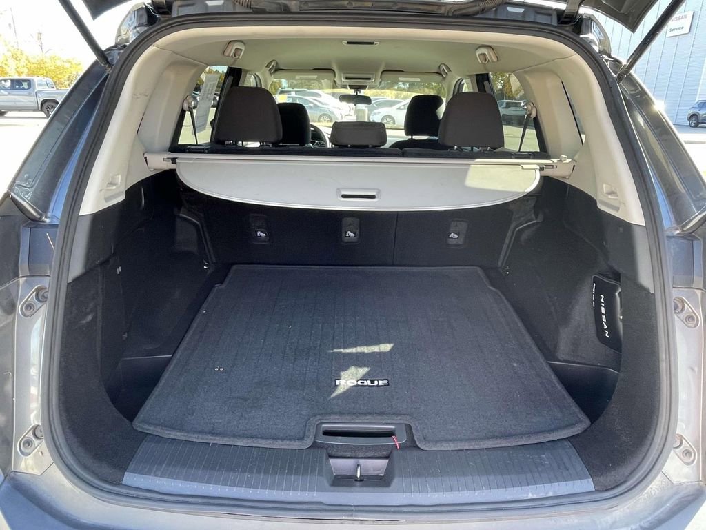 Used 2023 Nissan Rogue S AWD/4WD image 10