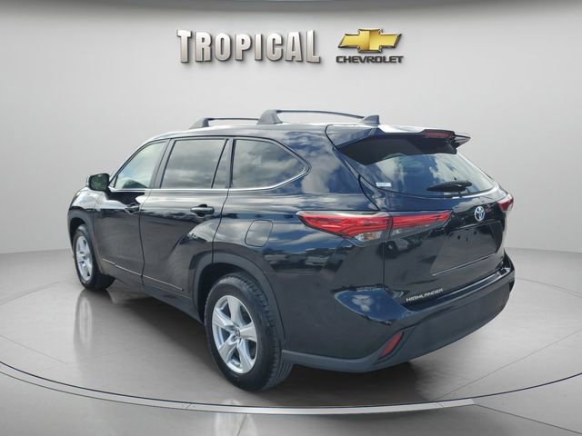 Used 2023 Toyota Highlander LE FWD image 7
