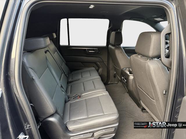 Used 2025 Chevrolet Suburban Z71 image 17