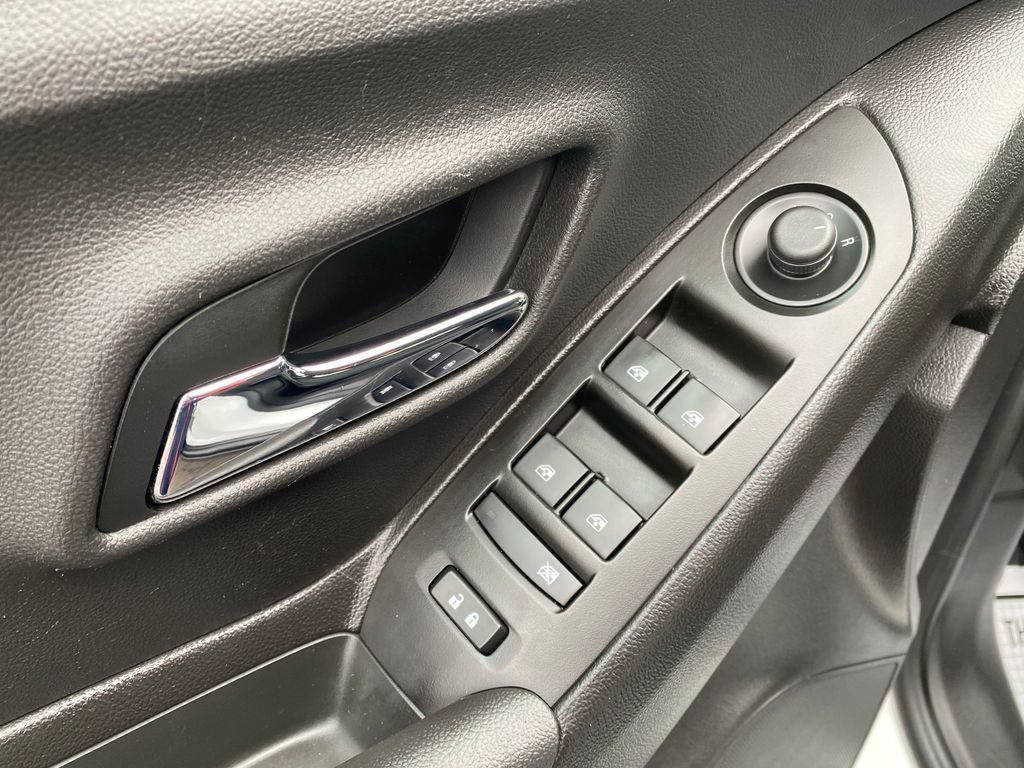 Used 2020 Chevrolet Trax LS w/ Tint and Cruise Package FWD image 12