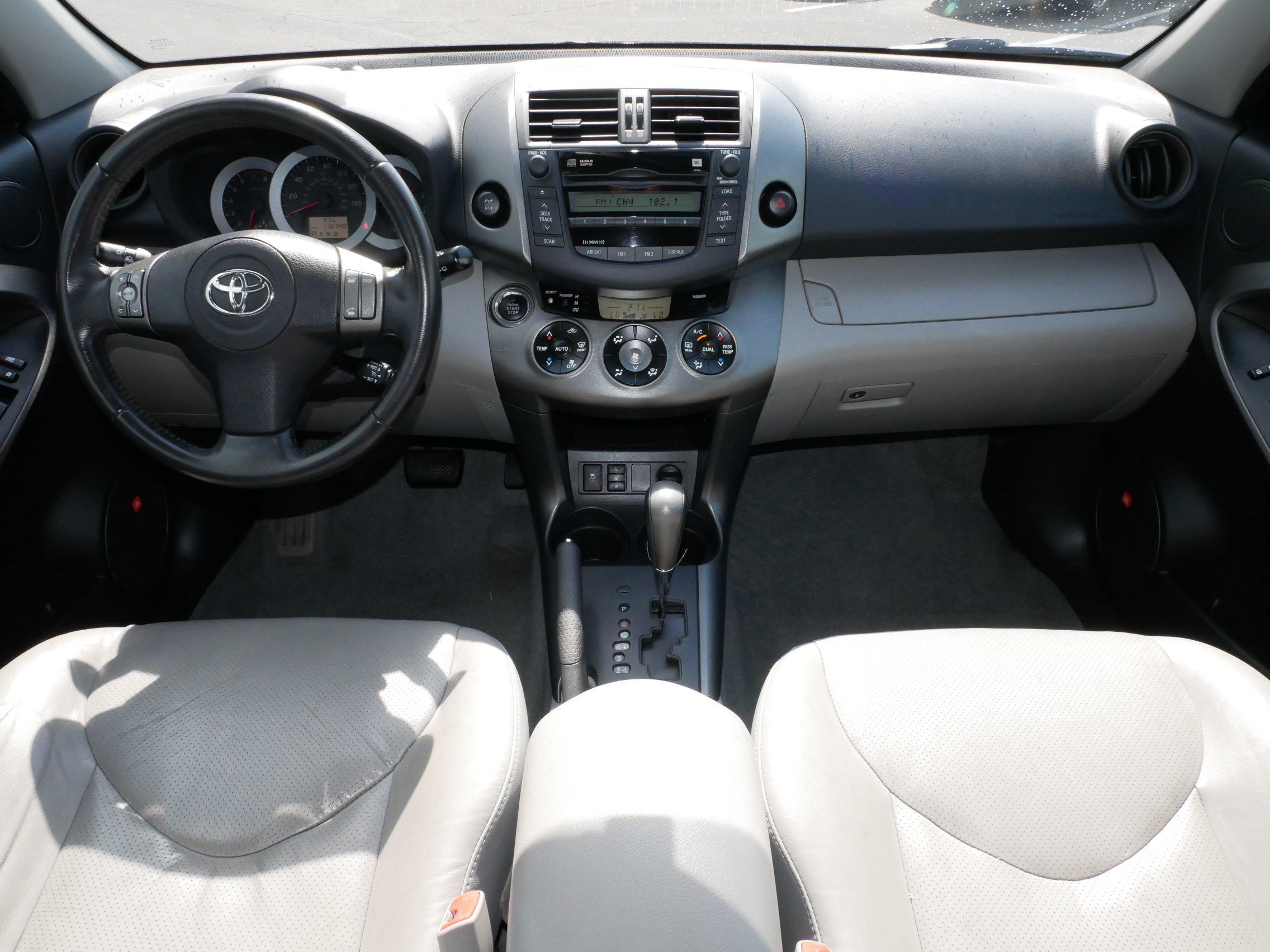 Used 2011 Toyota RAV4 Limited w/ Limited Extra Value Pkg AWD/4WD image 10