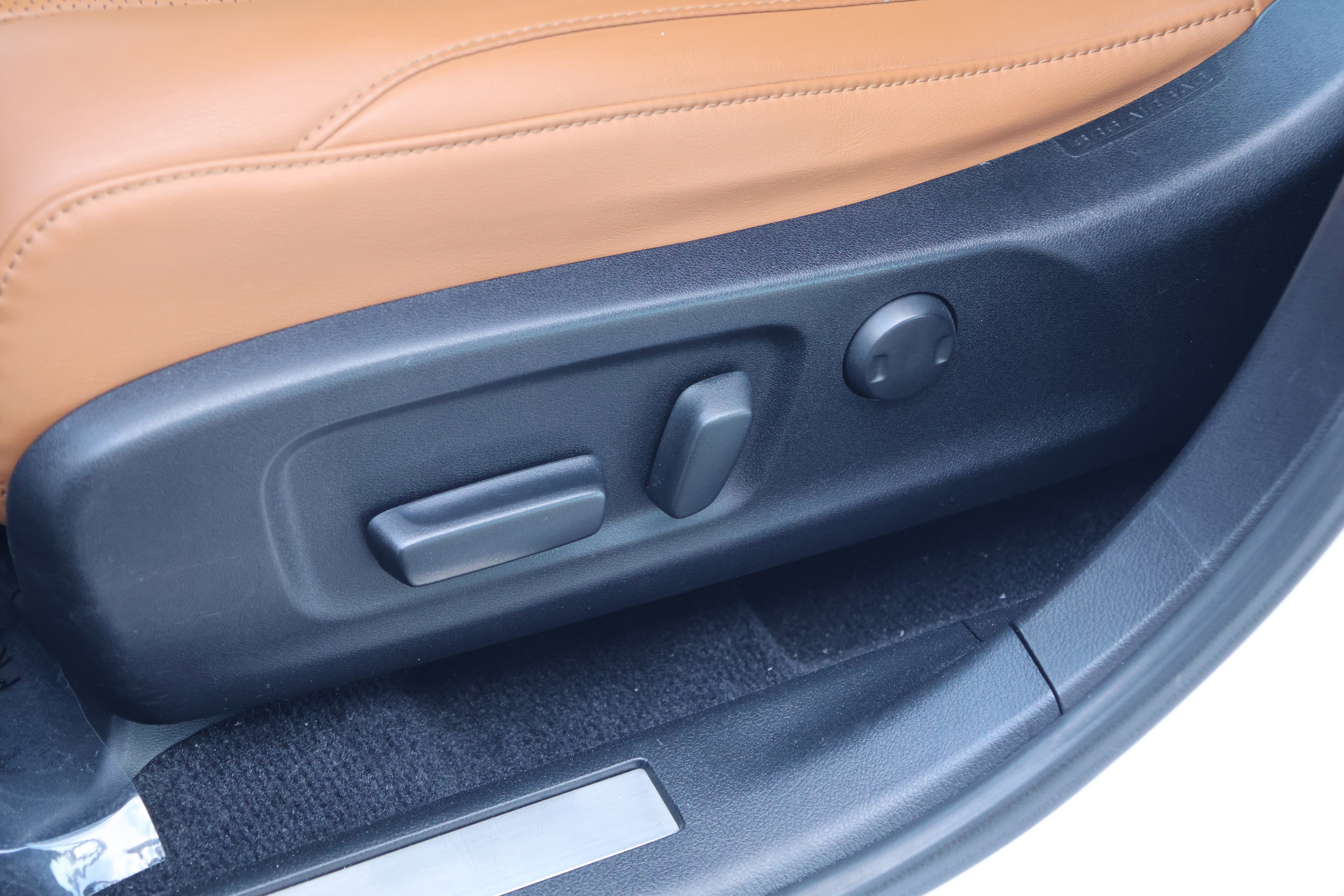 Used 2021 Lexus RX 350L FWD w/ Premium Package image 32