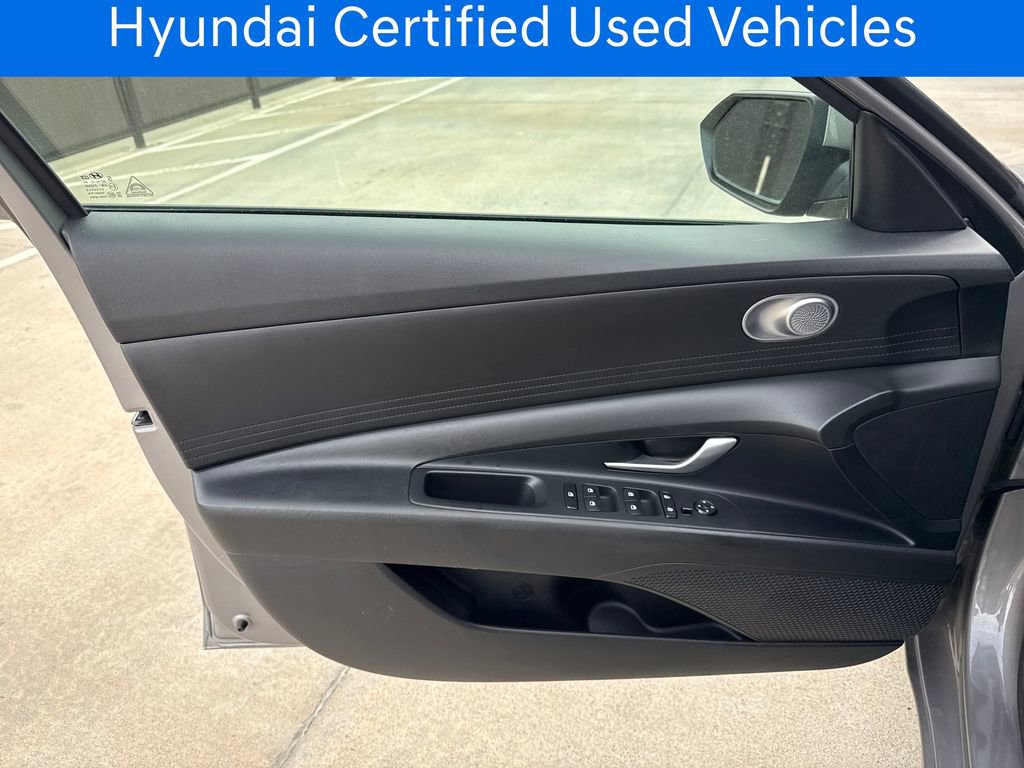 Certified 2022 Hyundai Elantra SEL FWD image 11