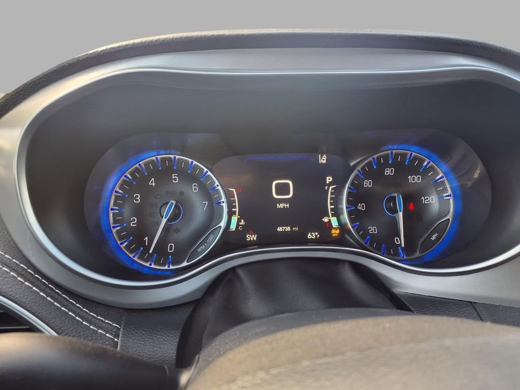 Certified 2025 Chrysler Pacifica Limited image 16