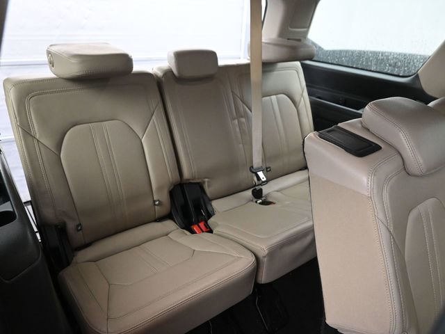 Used 2024 Ford Expedition Limited image 11