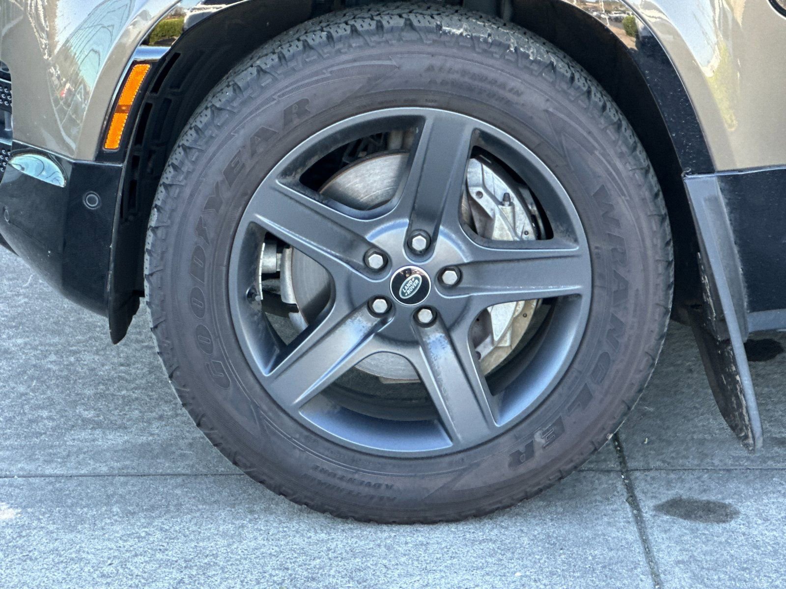 Used 2023 Land Rover Defender 110 X-Dynamic SE image 23