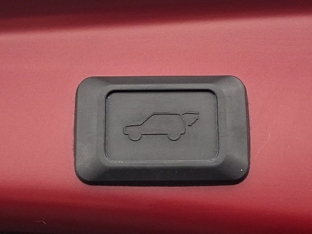 Used 2022 Toyota RAV4 XLE Premium image 28