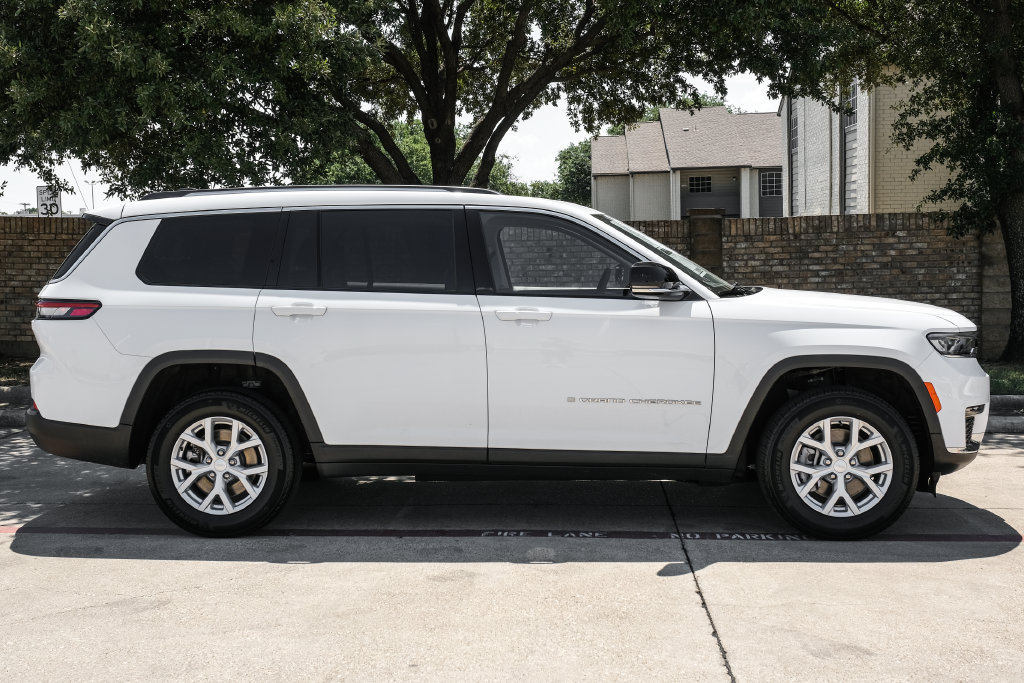 Used 2023 Jeep Grand Cherokee L Limited AWD/4WD image 15
