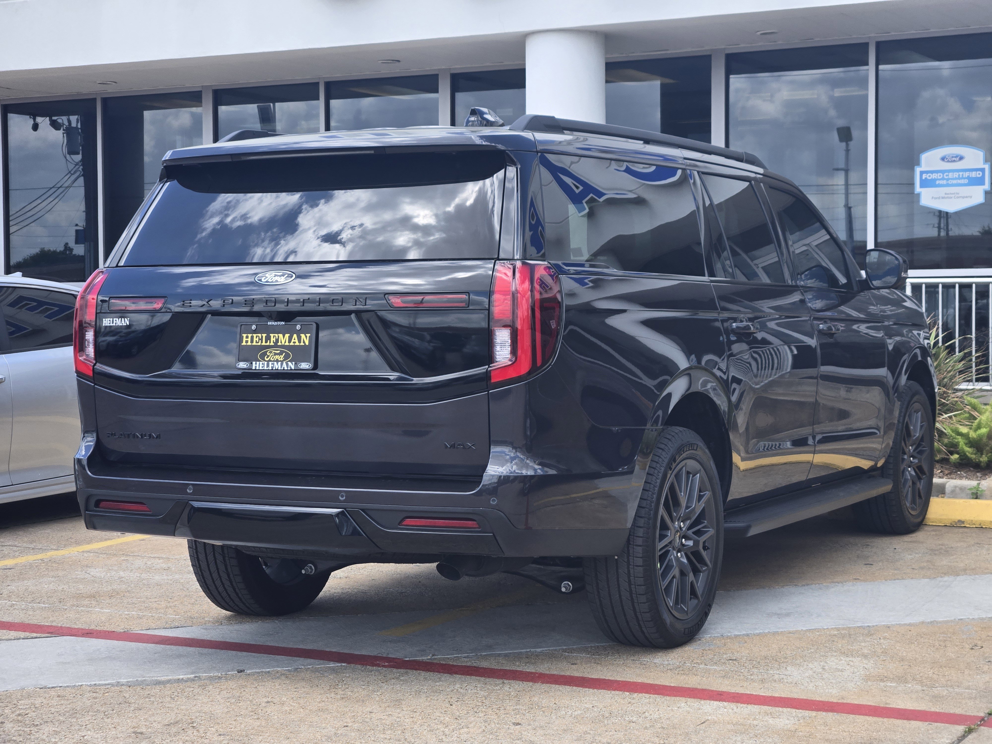 Used 2026 Ford Expedition Max Platinum w/ Stealth Appearance Package image 3