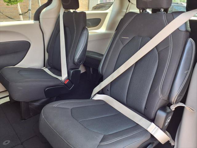 Certified 2023 Chrysler Voyager LX FWD image 7