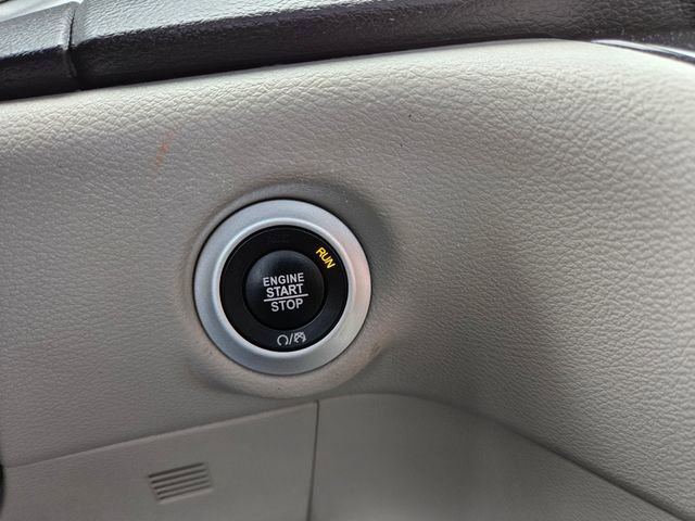 Used 2023 Chrysler Pacifica Touring-L FWD image 31