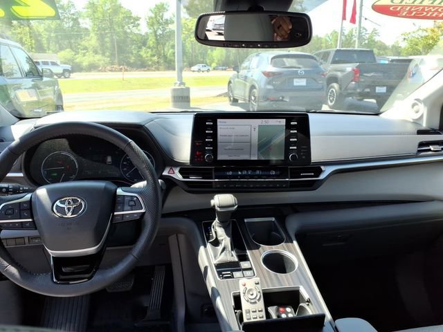 Used 2022 Toyota Sienna Limited FWD image 10