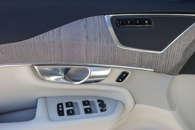 Used 2024 Volvo XC90 T8 Plus w/ Protection Package Premier image 22