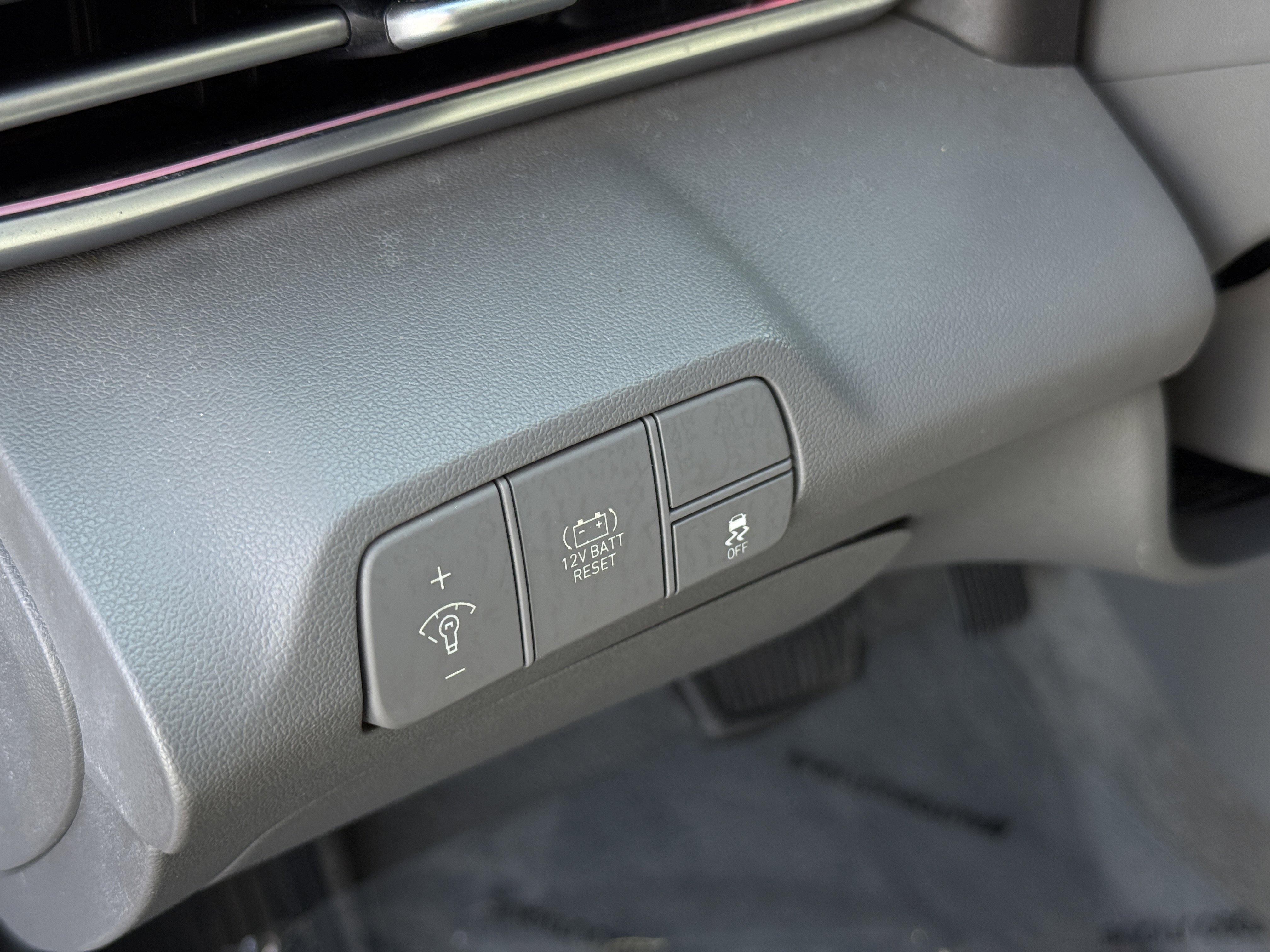 Used 2024 Hyundai Elantra Blue FWD image 30