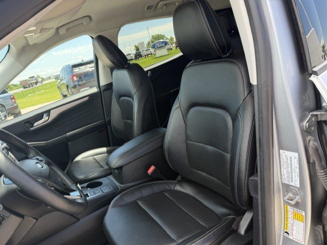 Used 2022 Ford Escape SEL w/ Technology Package FWD image 13