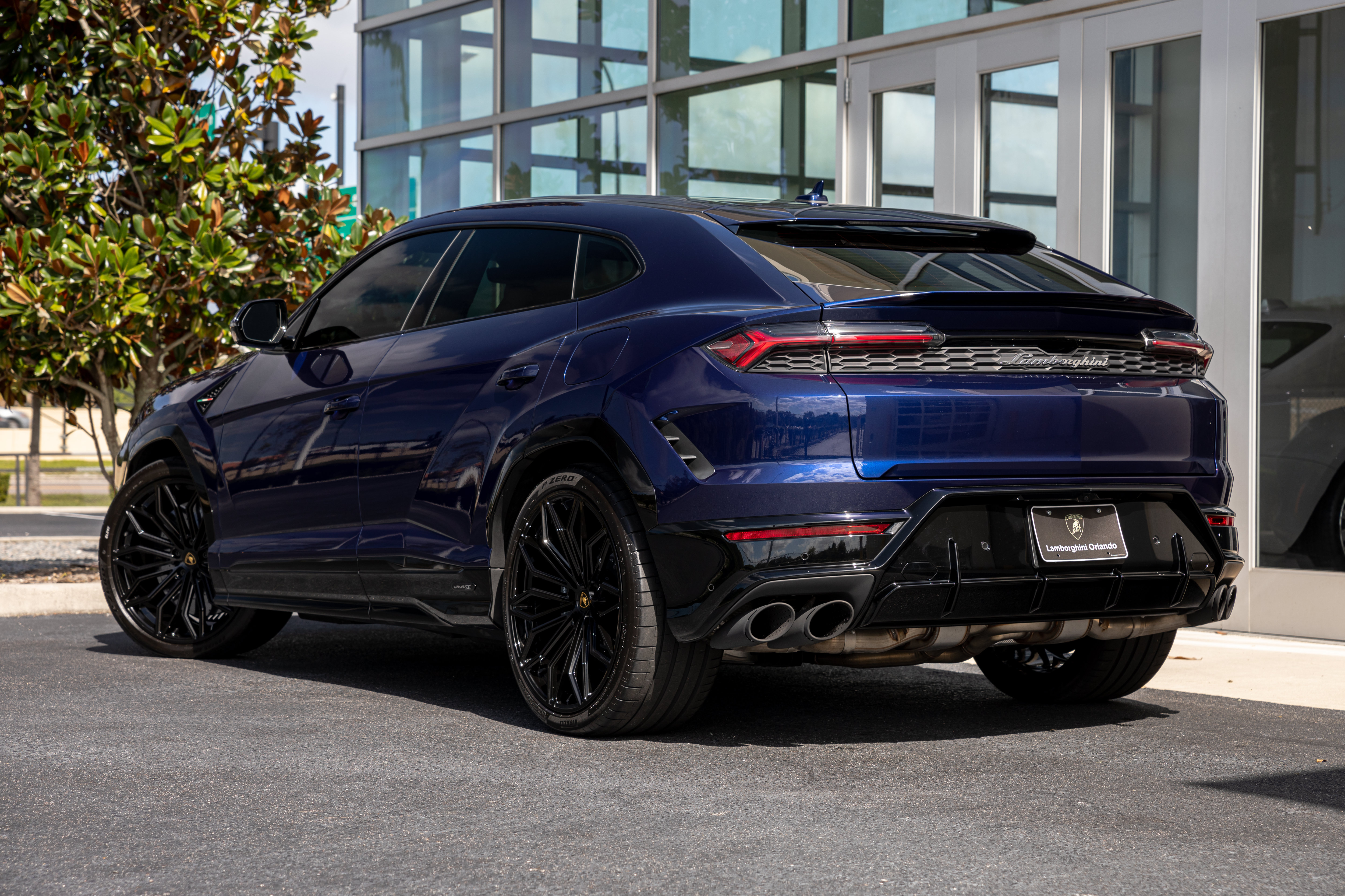 Used 2025 Lamborghini Urus Performante AWD/4WD image 32