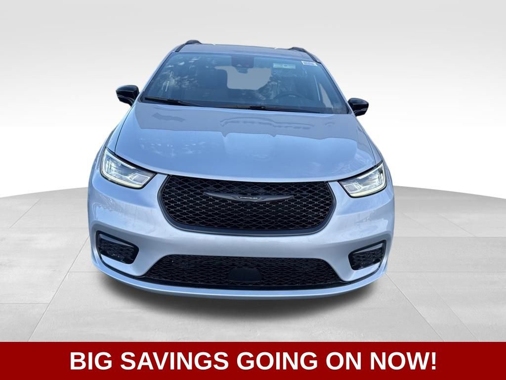 New 2026 Chrysler Pacifica Select w/ S Appearance Package AWD/4WD image 4
