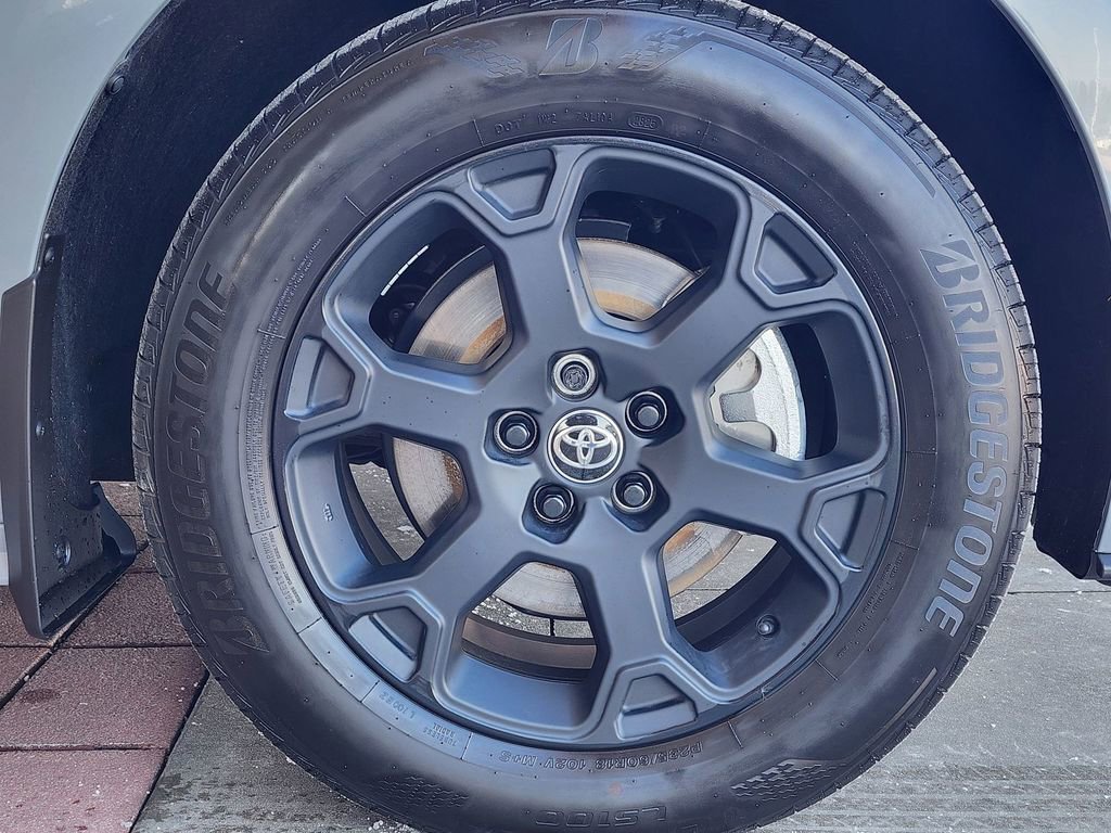 New 2025 Toyota Sienna XLE Woodland Edition image 4