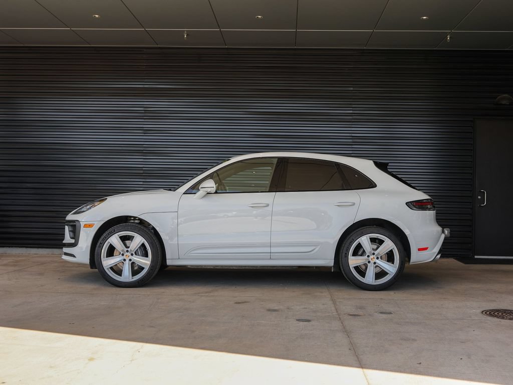 Certified 2026 Porsche Macan AWD/4WD image 2