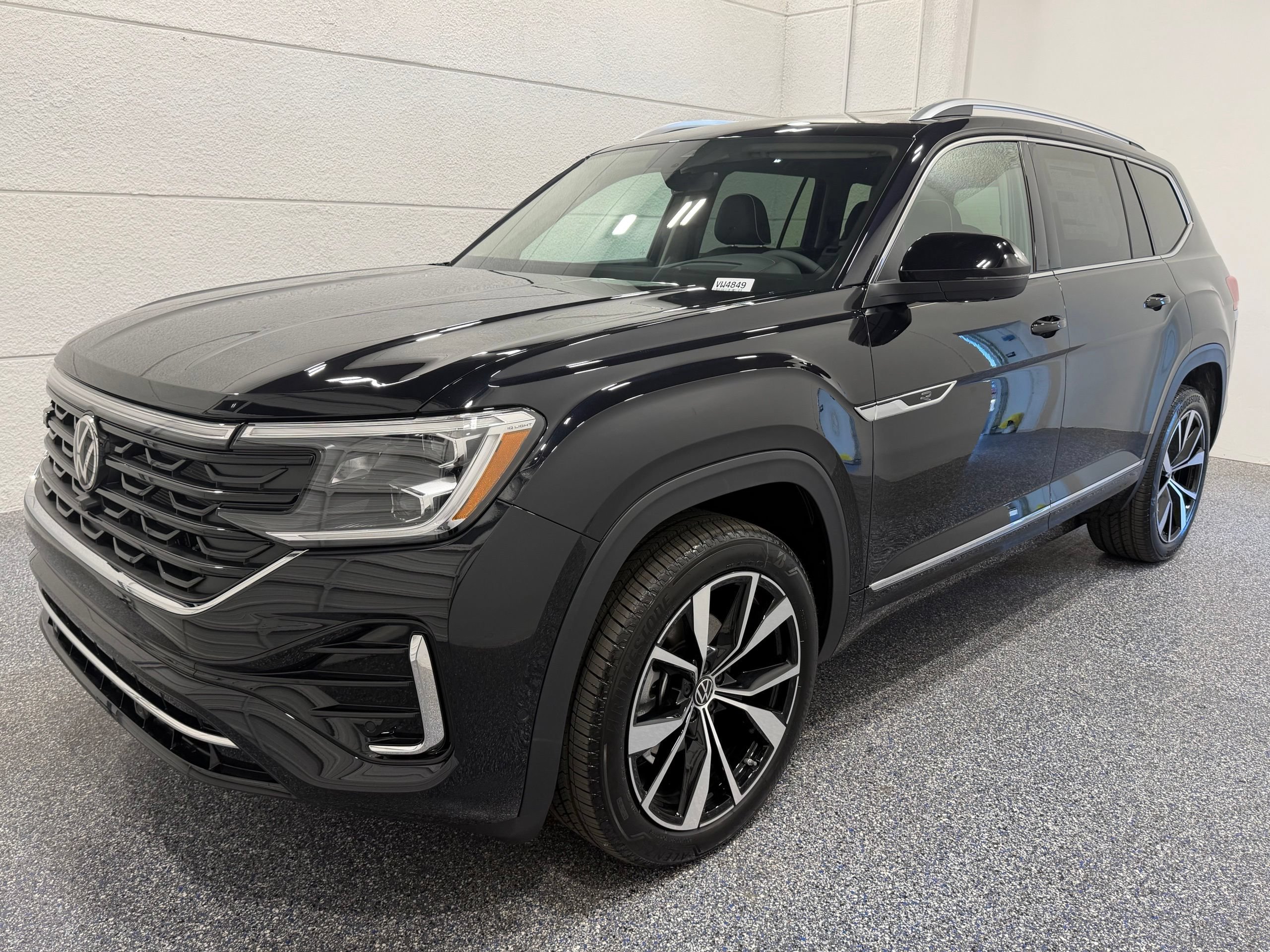 New 2026 Volkswagen Atlas SEL Premium R-Line