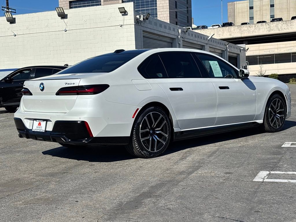 Used 2025 BMW 750e xDrive 750e xDrive w/ Premium Package image 4