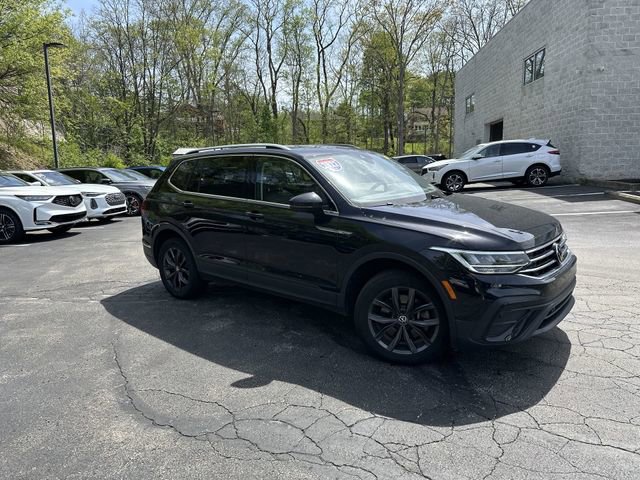 Used 2022 Volkswagen Tiguan SE w/ Panoramic Sunroof Package AWD/4WD image 11