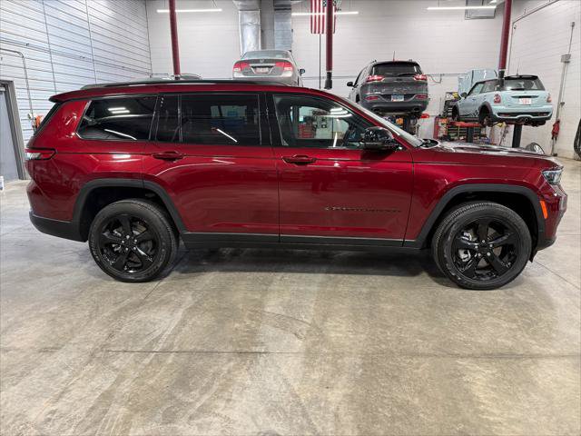 Certified 2025 Jeep Grand Cherokee L Altitude AWD/4WD image 5