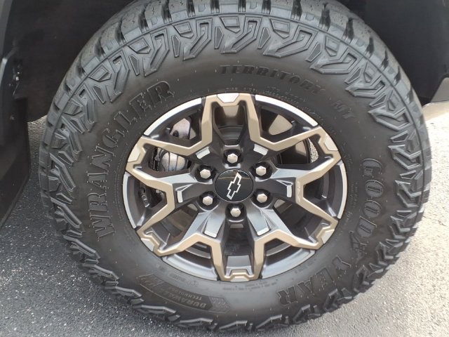 Certified 2023 Chevrolet Colorado ZR2 w/ ZR2 Convenience Package III AWD/4WD image 4