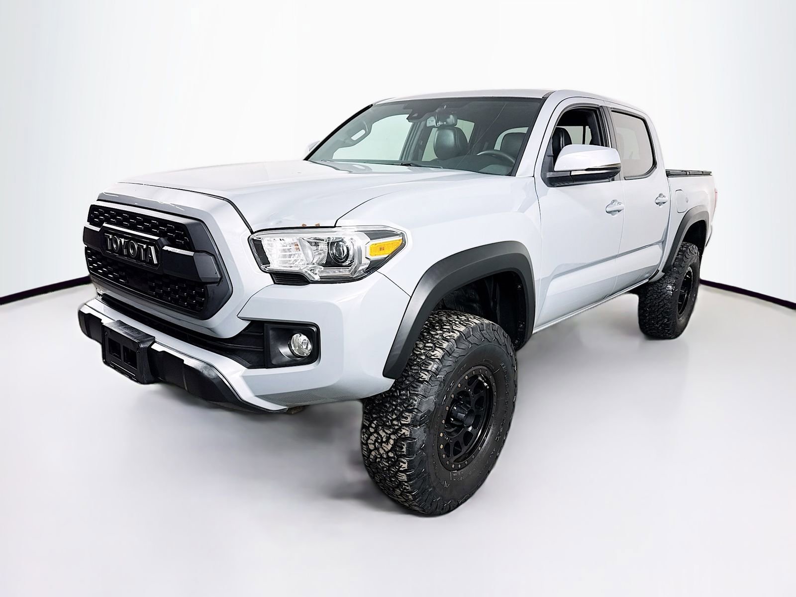 Used 2018 Toyota Tacoma TRD Off-Road image 3