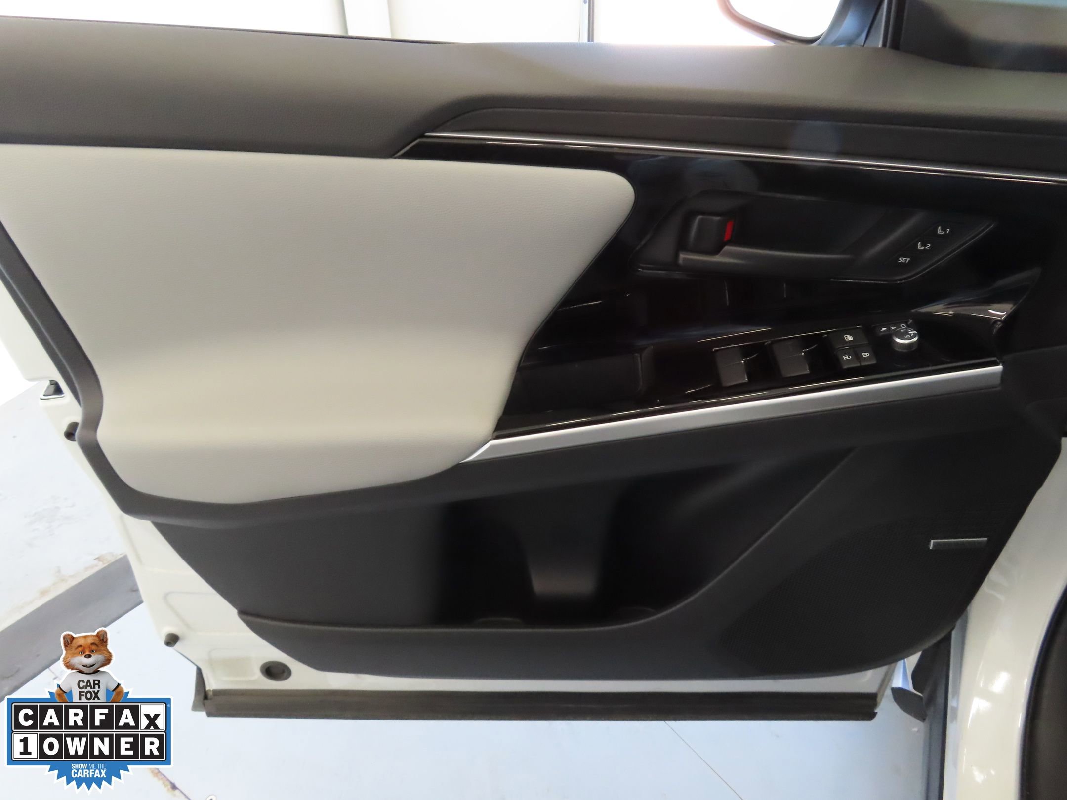 Used 2025 Subaru Solterra Limited image 11