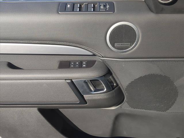 Used 2024 Land Rover Discovery Dynamic SE AWD/4WD image 9