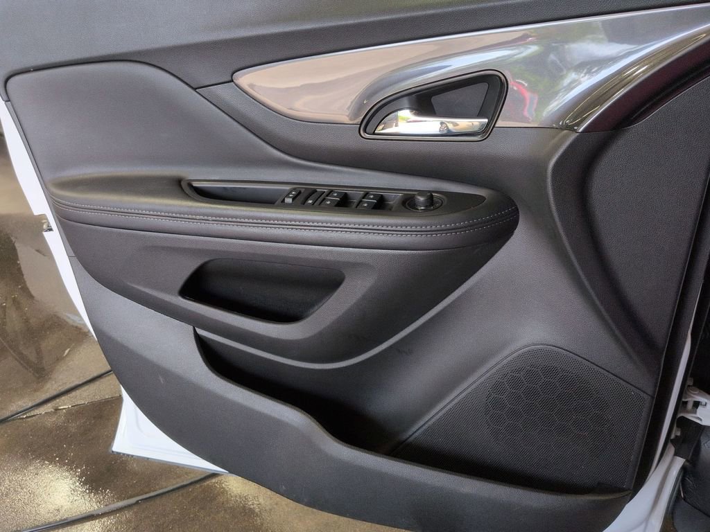 Used 2022 Buick Encore Preferred AWD/4WD image 24