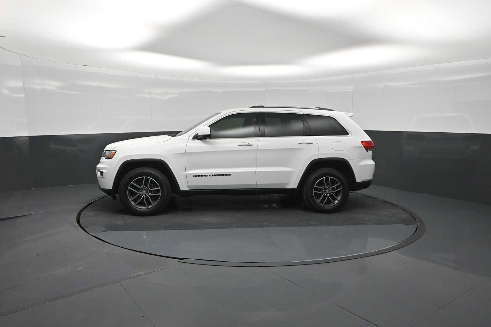 Used 2018 Jeep Grand Cherokee Laredo AWD/4WD image 78