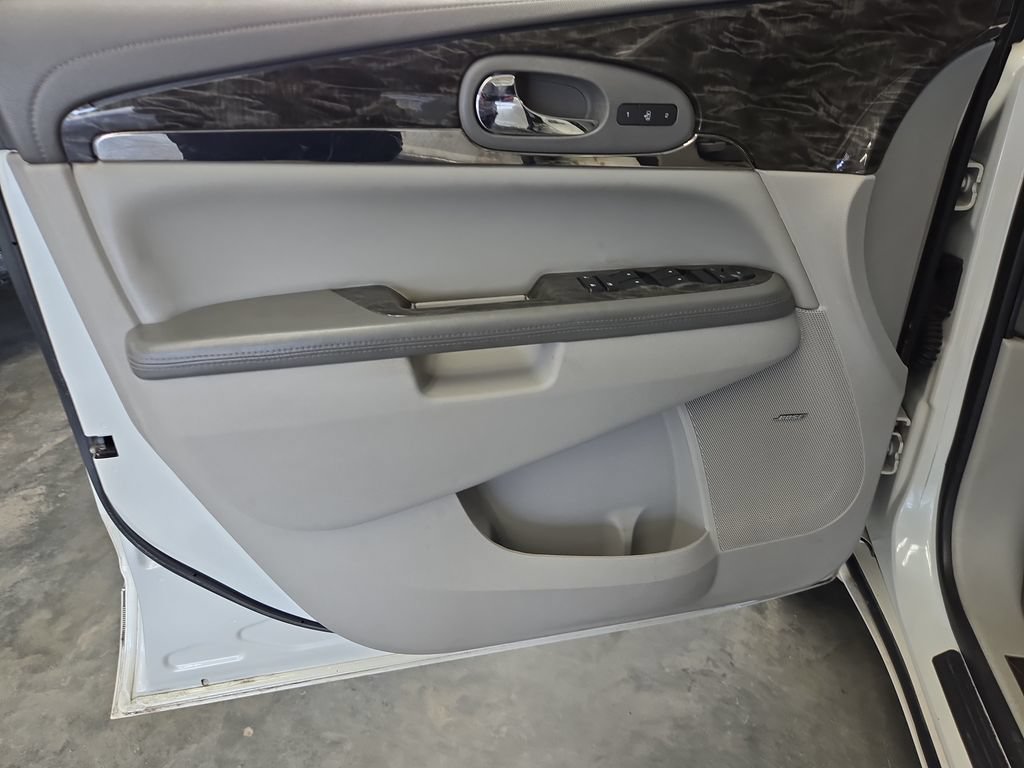 Used 2014 Buick Enclave Leather FWD image 12